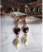 Black heart pearldrop earrings, renaissance, medieval, cottagecore, dark-academia, historical
