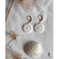 Coquette White mother-of-pearl Rose Flower earrings, boho, gold curls, wedding earrings, Mermaid, Dark Academia, Shell earrings