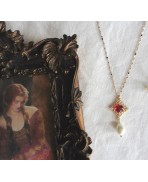 Jeanne Seymour Collier Dark Tudor rouge et perle, Collier perlé, Renaissance, médiéval, Dark Academia, Gothique