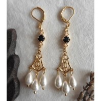 Boucles d'oreilles Victoriennes Chandelier Perles gouttes or noir et blanc, Dark Academia