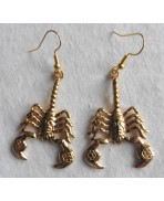 Vanessa Ives, Boucles d'oreilles Scorpion acier or, Dark Academia, Gothique