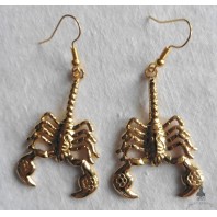 Vanessa Ives, Boucles d'oreilles Scorpion acier or, Dark Academia, Gothique