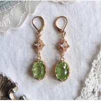 Boucles d'oreilles édouardiennes ovales vert pâle or, Dormeuses vertes, Régence, Renaissance, victorien, Renfaire