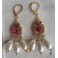 Boucles d'oreilles Médiévales Chandelier Zircons rouge bleu et triple Perles gouttes, Tudor, Renaissance