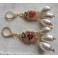 Boucles d'oreilles Médiévales Chandelier Zircons rouge bleu et triple Perles gouttes, Tudor, Renaissance