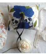 Coussin Porte Alliances Crânes & Roses Bleu Mariage Gothique, Rockabilly, Tattoo, Muertos, Tête de mort
