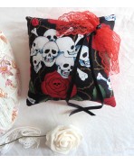 Coussin Porte Alliances Crânes & Roses rouge, noir et blanc, Mariage Gothique, Tête de mort