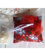 Coussin Porte Alliances Crânes & Roses rouge et blanc, Mariage Gothique, Tête de mort