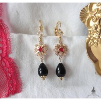 Richelieu Boucles d'oreilles Tudor Rouge et noir et Perle goutte noire or, Renaissance, m&eacute;di&eacute;val, Dark Academia, Gothique