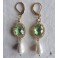 Jane Bennet Parure Boucles d'oreilles Collier Cabochons ovales Vert pâle et perles or, Régence, péridot, Bridgerton, victorien